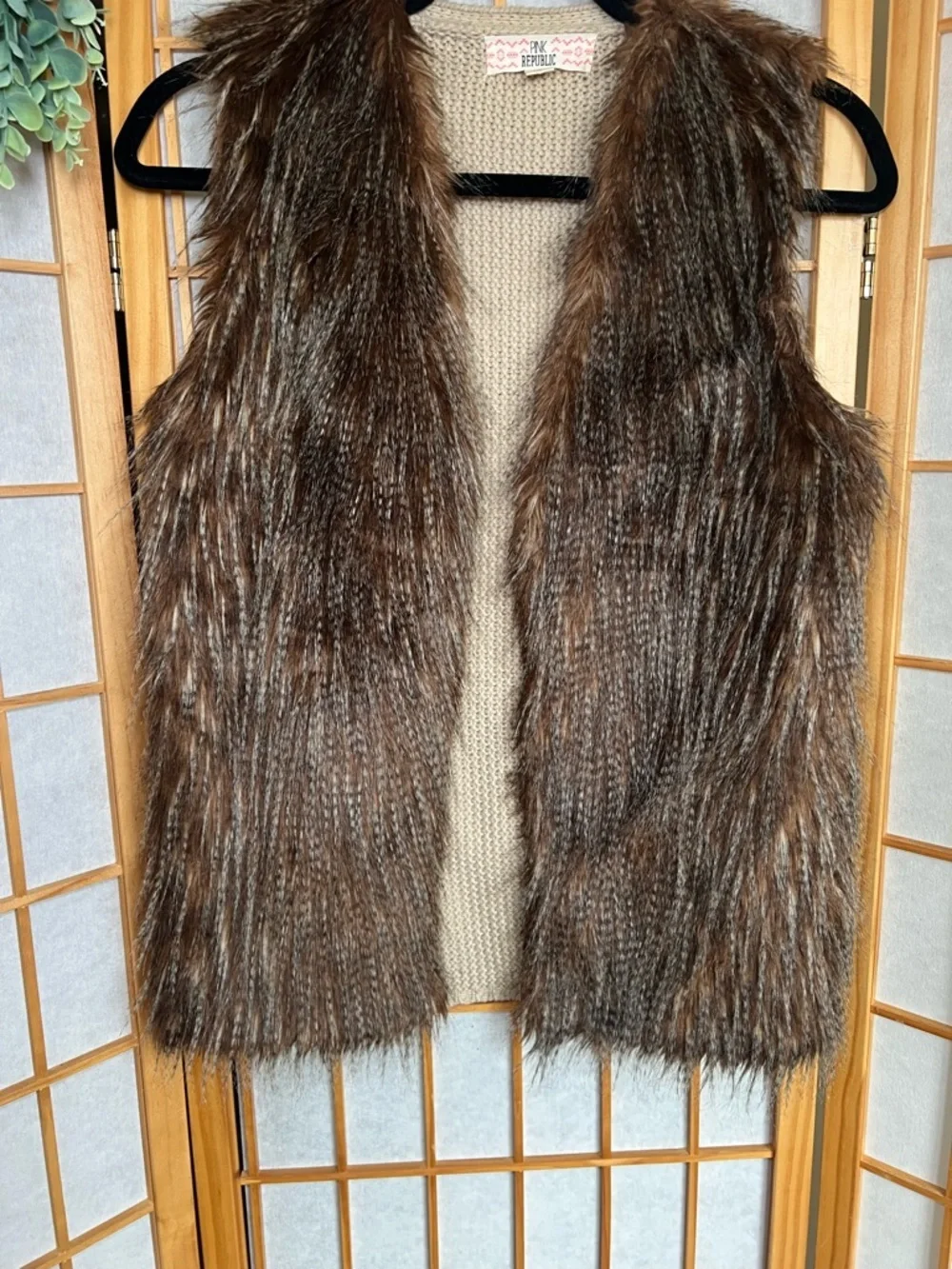 Pink Republic size small Open Front Faux Fur cream Knit Back Vest - Picture 1 of 7